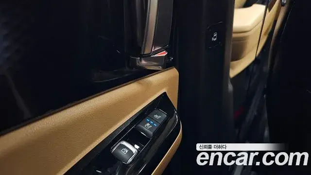 Kia Carnival 2021 — Фото 17/20