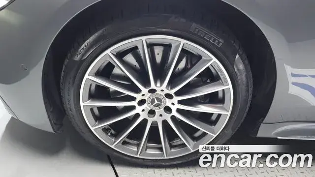 Mercedes-Benz S-Class 2022 — Photo 11/35