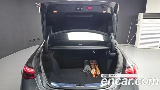 Mercedes-Benz S-Class 2022 — Photo 16/35