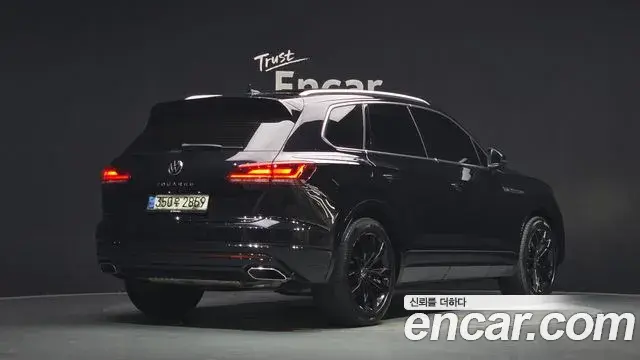 Volkswagen Touareg 2021 — Photo 2/20