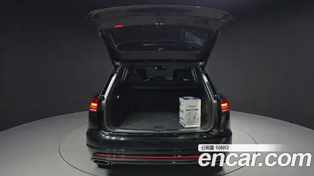 Volkswagen Touareg 2021 — Photo 18/20