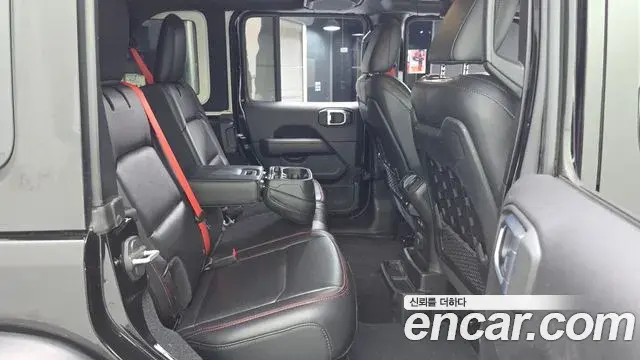 Jeep Wrangler 2020 — Фото 12/20