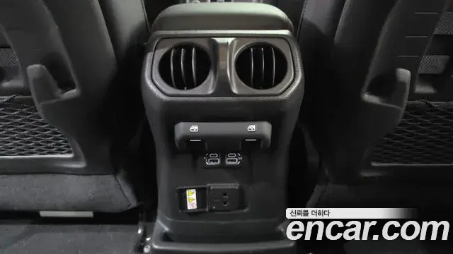 Jeep Wrangler 2020 — Фото 18/20