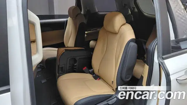 Kia Carnival 2022 — Photo 19/20