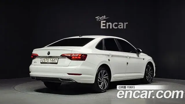 Volkswagen Jetta 2021 — Photo 17/20