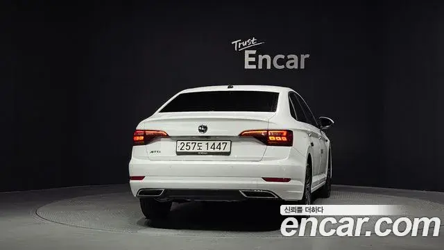 Volkswagen Jetta 2021 — Photo 9/20