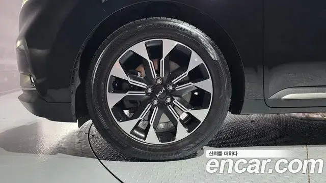 Kia Carnival 2022 — Photo 19/20