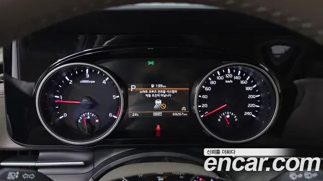 Kia Carnival 2023 — Şəkil 8/20