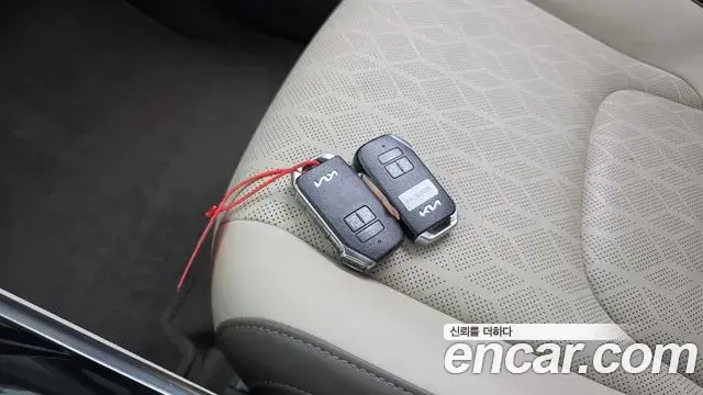 Kia Carnival 2023 — Şəkil 18/20