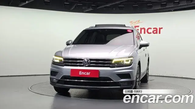 Volkswagen Tiguan 2018 — Şəkil 13/20