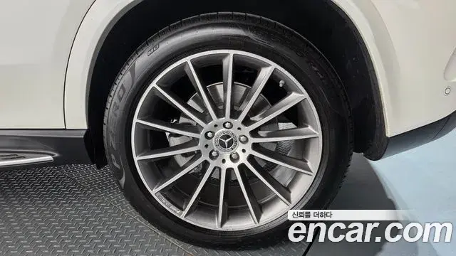 Mercedes-Benz GLE-Class 2024 — ფოტო 33/36