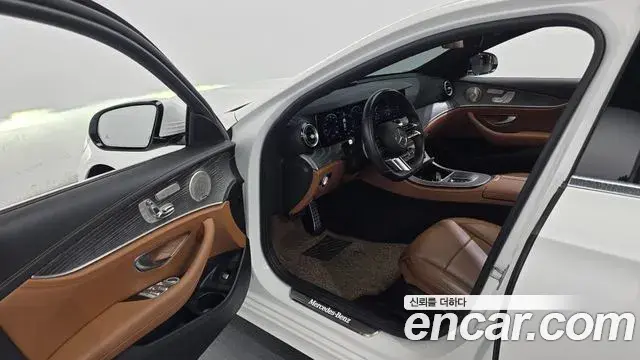 Mercedes-Benz E-Class 2021 — Фото 10/20