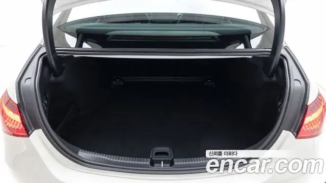 Mercedes-Benz C-Class 2026 — Фото 8/20