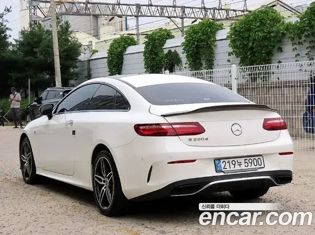 Mercedes-Benz E-Class 2019 — ფოტო 1/3