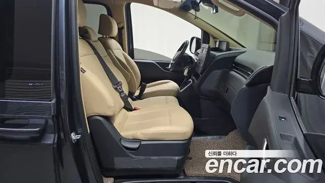 Hyundai Staria 2024 — Photo 2/30