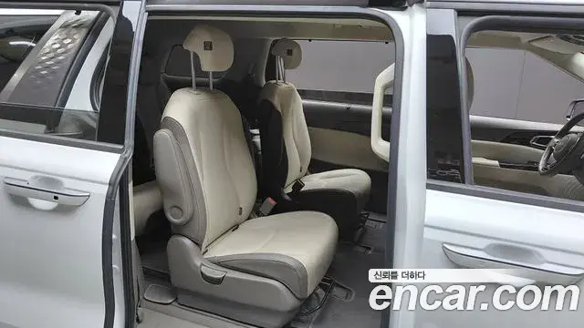 Kia Carnival 2021 — Photo 11/20