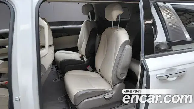 Kia Carnival 2021 — Photo 12/20