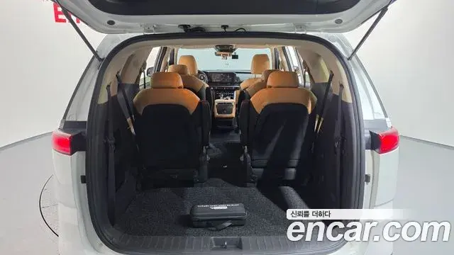 Kia Carnival 2021 — Şəkil 17/20