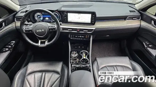 Kia K5 2023 — ფოტო 30/32