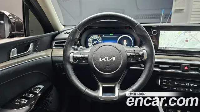 Kia K5 2023 — ფოტო 22/32