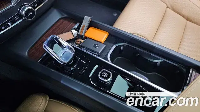 Volvo XC60 2025 — Фото 9/20