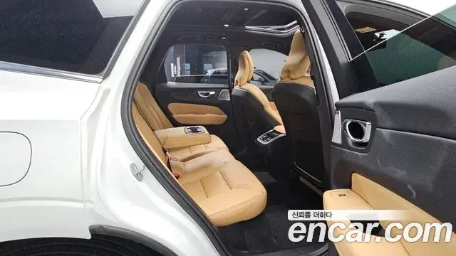 Volvo XC60 2025 — Фото 11/20