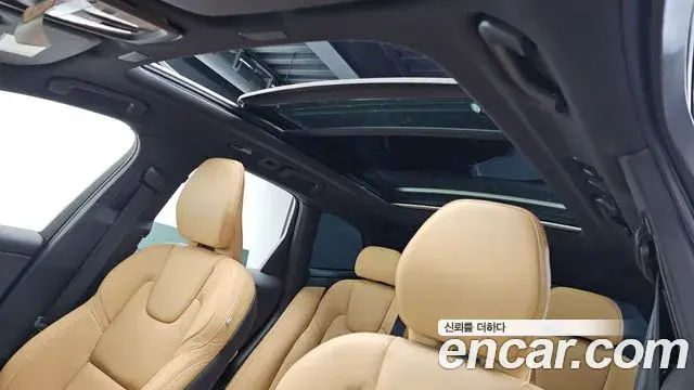 Volvo XC60 2025 — Фото 16/20