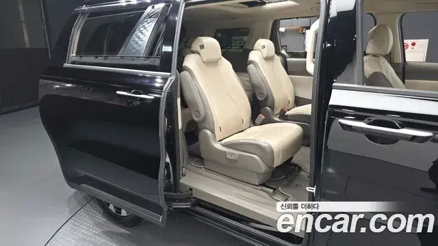Kia Carnival 2021 — Photo 12/20