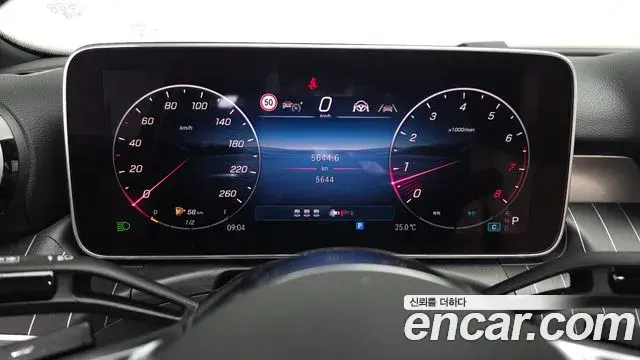 Mercedes-Benz C-Class 2025 — ფოტო 8/20