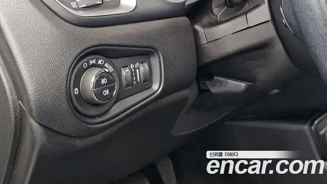Jeep Renegade 2021 — Şəkil 24/33