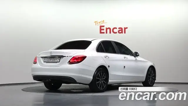 Mercedes-Benz C-Class 2019 — Фото 2/20
