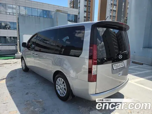 Hyundai Staria 2022 — Фото 2/18