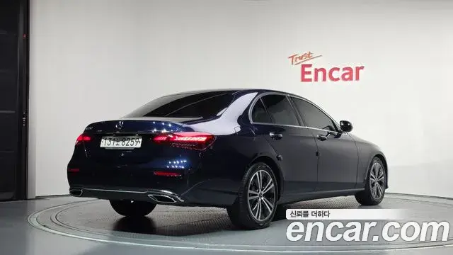 Mercedes-Benz E-Class 2021 — Фото 2/20