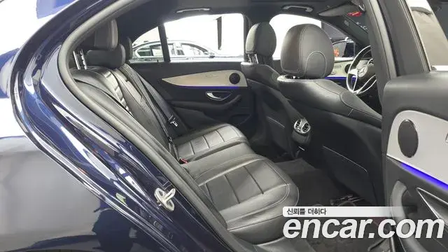 Mercedes-Benz E-Class 2021 — Фото 12/20