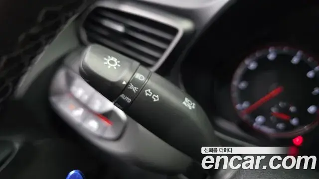Hyundai Veloster 2020 — Фото 17/20