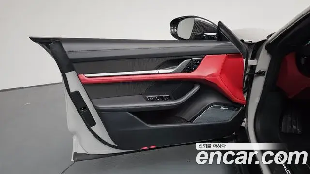 Porsche Taycan 2024 — Photo 6/37