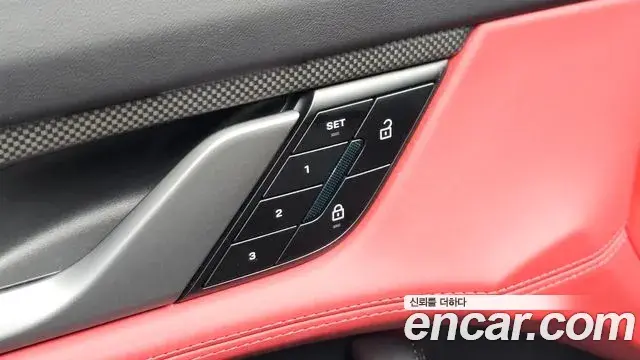Porsche Taycan 2024 — Photo 25/37