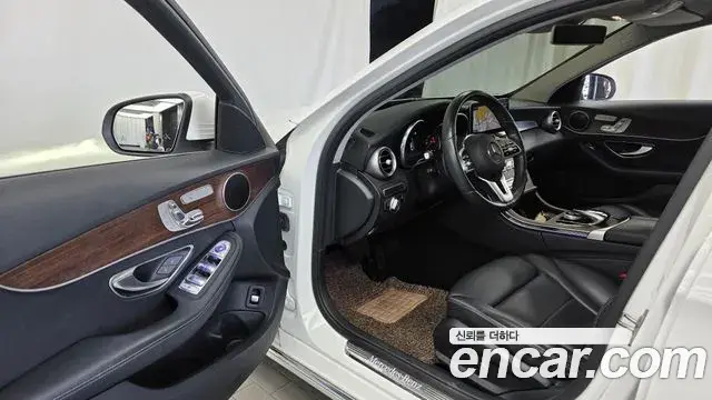 Mercedes-Benz C-Class 2019 — Фото 10/20