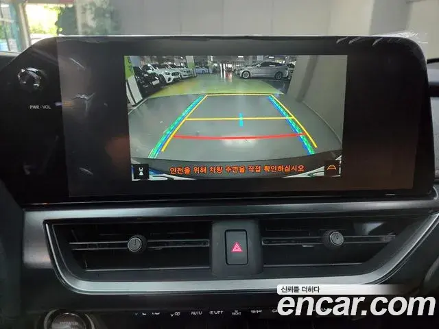 Lexus UX300h 2025 — ფოტო 9/20