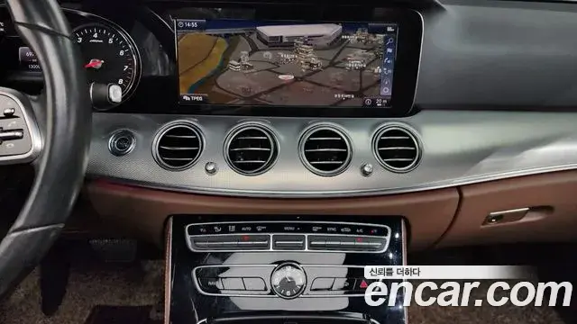 Mercedes-Benz E-Class 2019 — Фото 13/20