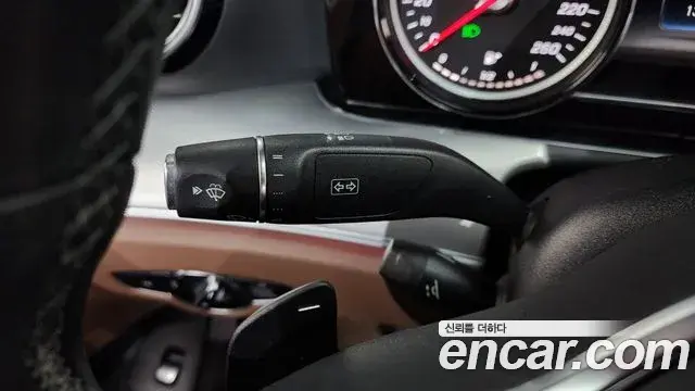 Mercedes-Benz E-Class 2019 — Фото 17/20