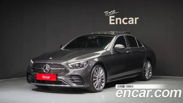 Mercedes-Benz E-Class 2021 — Photo 1/20