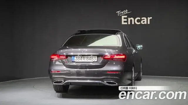 Mercedes-Benz E-Class 2021 — Photo 4/20