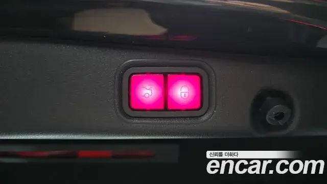 Mercedes-Benz E-Class 2021 — Photo 19/20