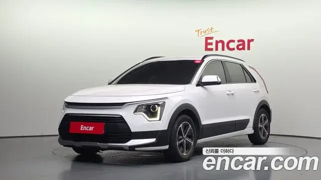 Kia Niro 2022 — Фото 1/20