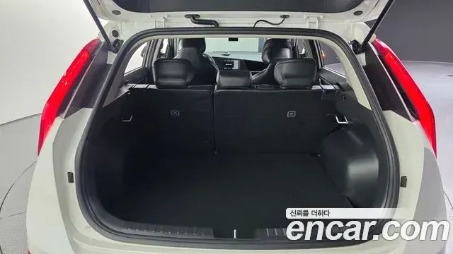 Kia Niro 2022 — Фото 16/20