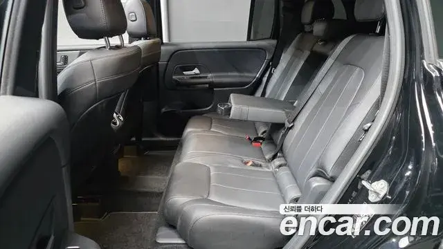 Mercedes-Benz GLB-Class 2021 — Фото 12/20