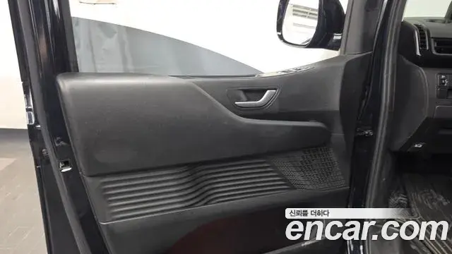 Hyundai Staria 2024 — Photo 7/20