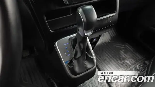 Hyundai Staria 2024 — Photo 9/20