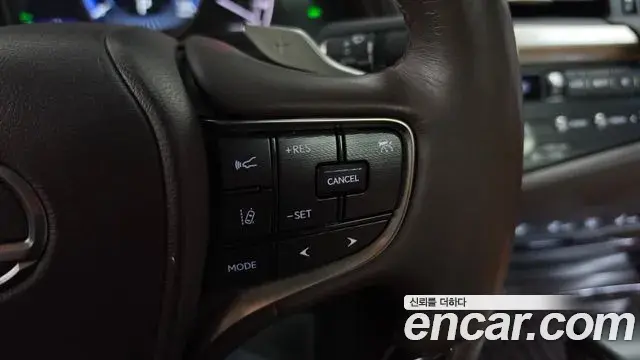 Lexus ES300h 2021 — Photo 17/20